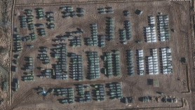 ALARMANT! Imagini din satelit cu acumularea de trupe ruse la frontiera cu Ucraina. Kremlinul: „Fals de slabă calitate”